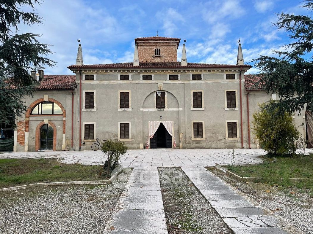 Villa in Vendita in Via Corte Capra a Isola Rizza