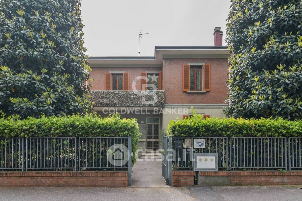 Villa in Vendita in Viale Giovanni Pascoli 35 a Rimini