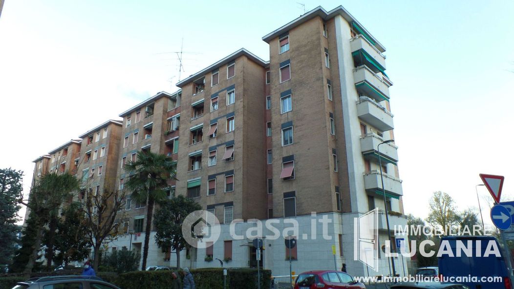 Appartamento in Vendita in Via Fratelli Rosselli 25 a Milano