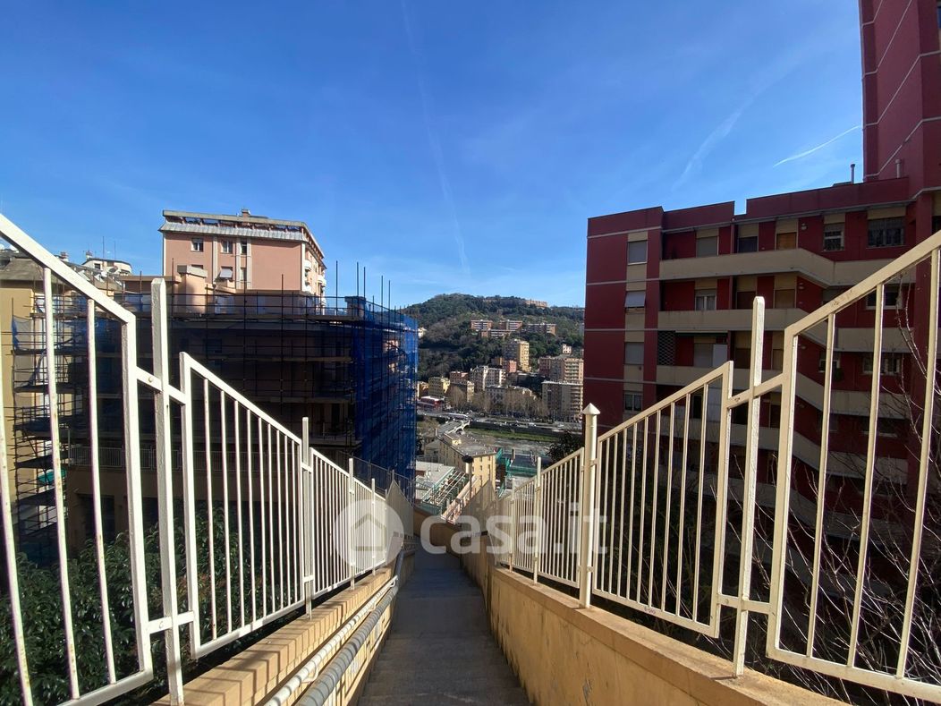 Appartamento in Vendita in Via Burlando a Genova