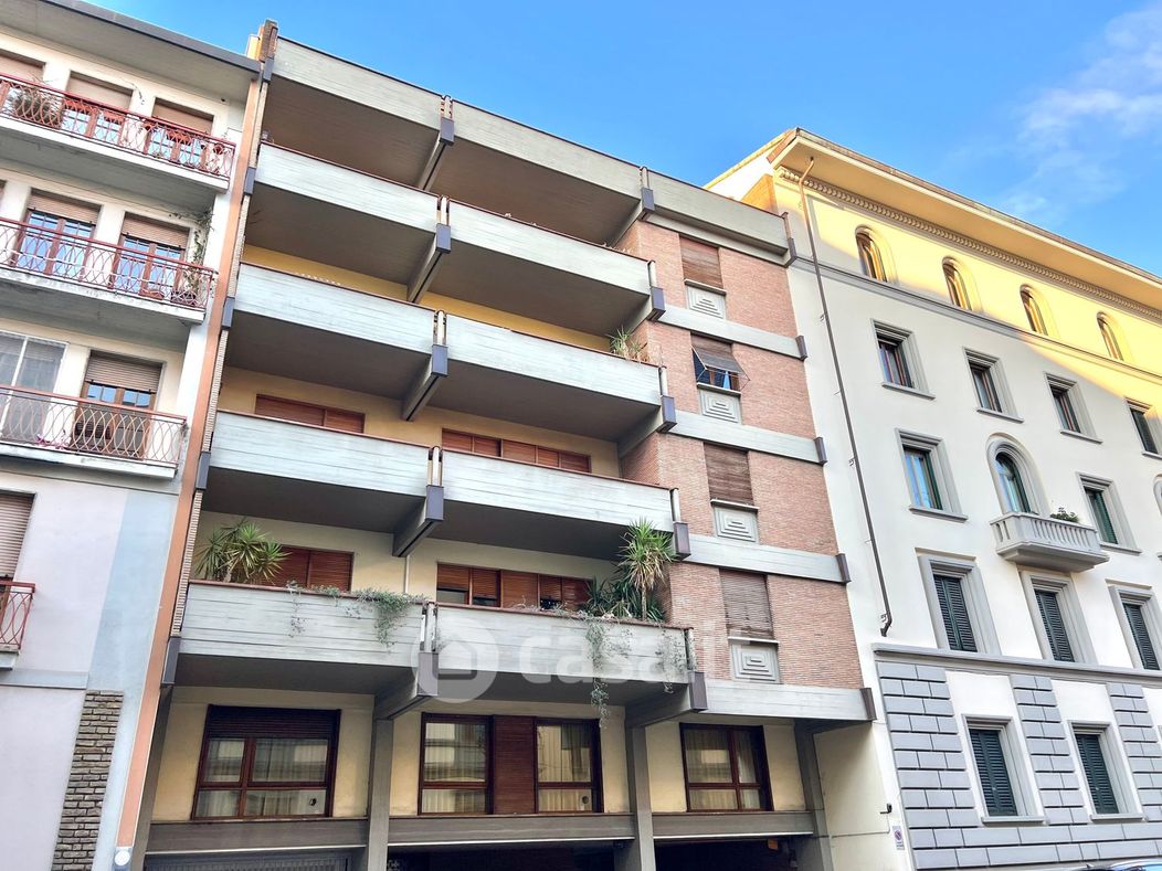 Appartamento in Vendita in Via Lorenzo Il Magnifico 90 a Firenze