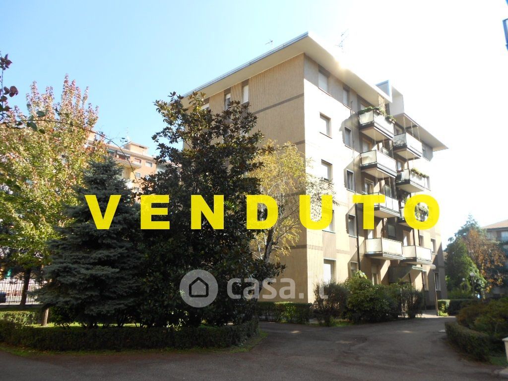 Appartamento in Vendita in Via Orbetello 1 a Milano