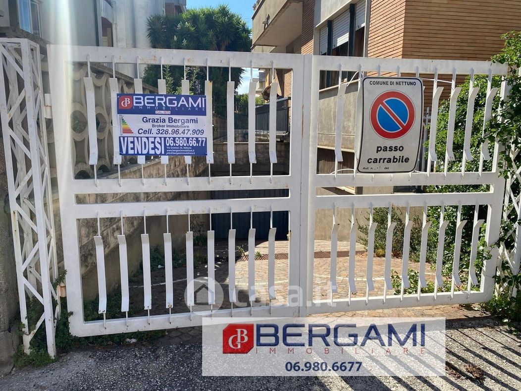 Garage/Posto auto in Vendita in Via dei Gerani 8 a Nettuno