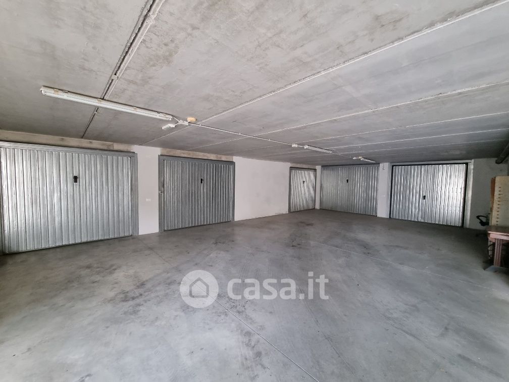 Garage/Posto auto in Vendita in Via Aurelia 2 /P a Castagneto Carducci