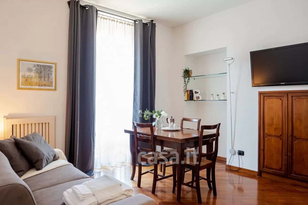 Appartamento in Affitto in Viale Lunigiana 14 a Milano