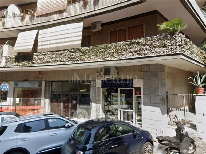Negozio/Locale commerciale in Affitto in Via Antonio Serra a Roma