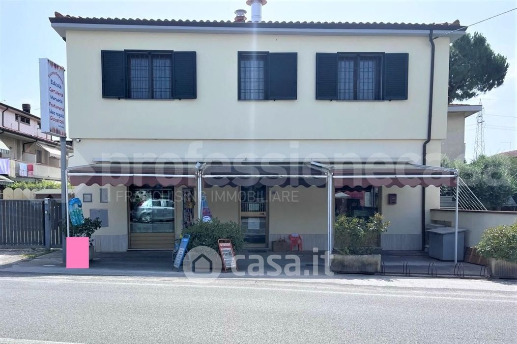 Negozio/Locale commerciale in Affitto in Via Livornese 695 a Pisa