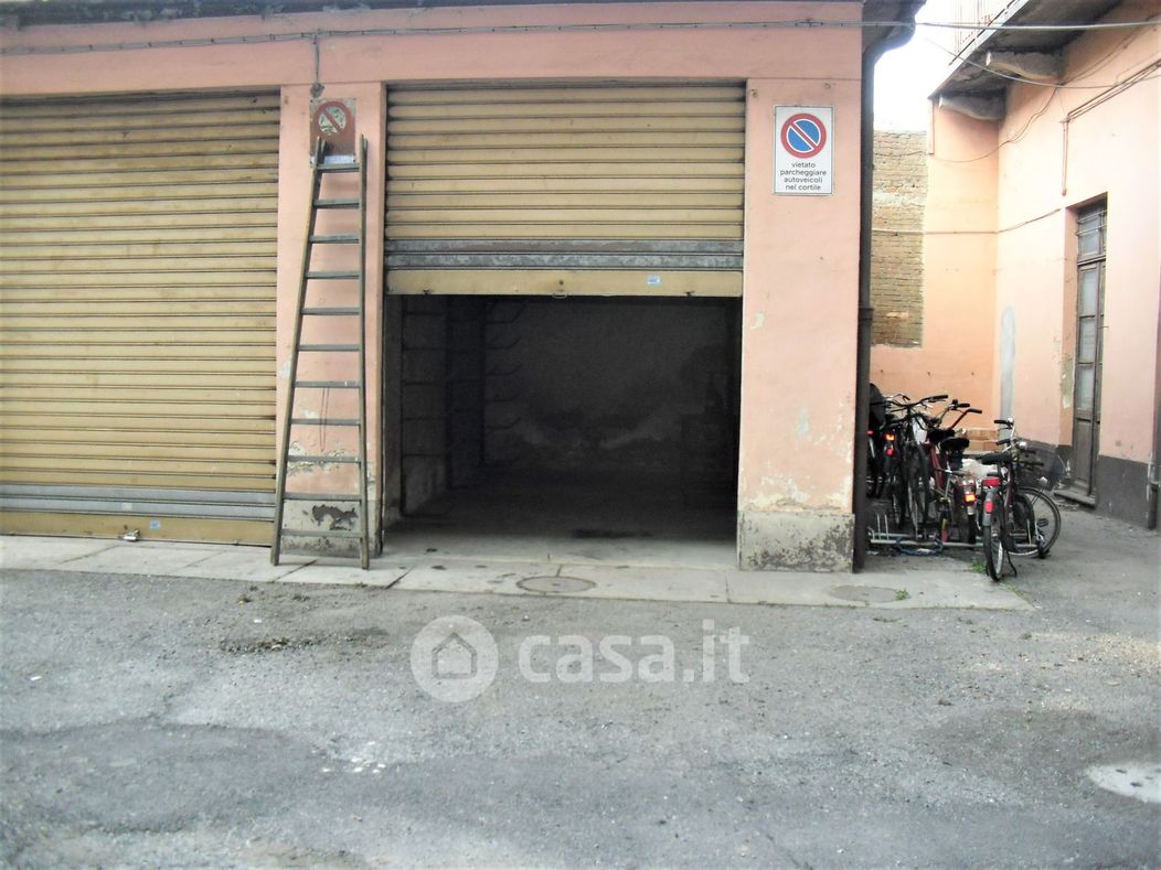 Garage/Posto auto in Vendita in Via Aquila 3 a Torino