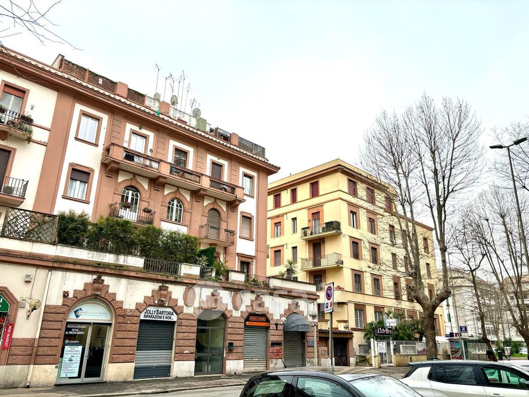Appartamento in Vendita in Via Duca di Genova a Roma