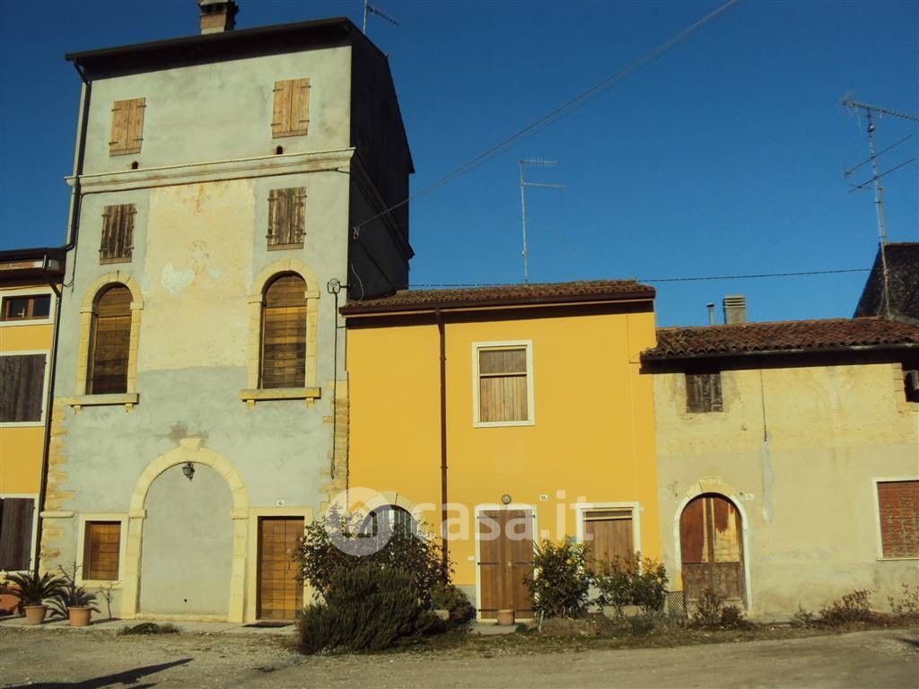 Rustico/Casale in Vendita in Via Mirandola 10 a Pescantina
