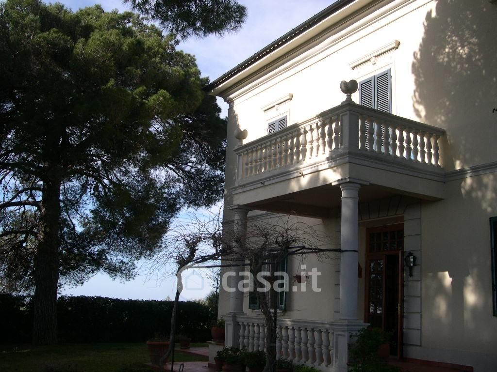 Villa in Vendita in Via Vittorio Veneto a Casale Marittimo