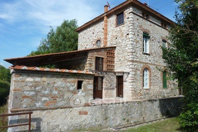 Casa Bi/Trifamiliare in Vendita in Via Fregionaia a Lucca