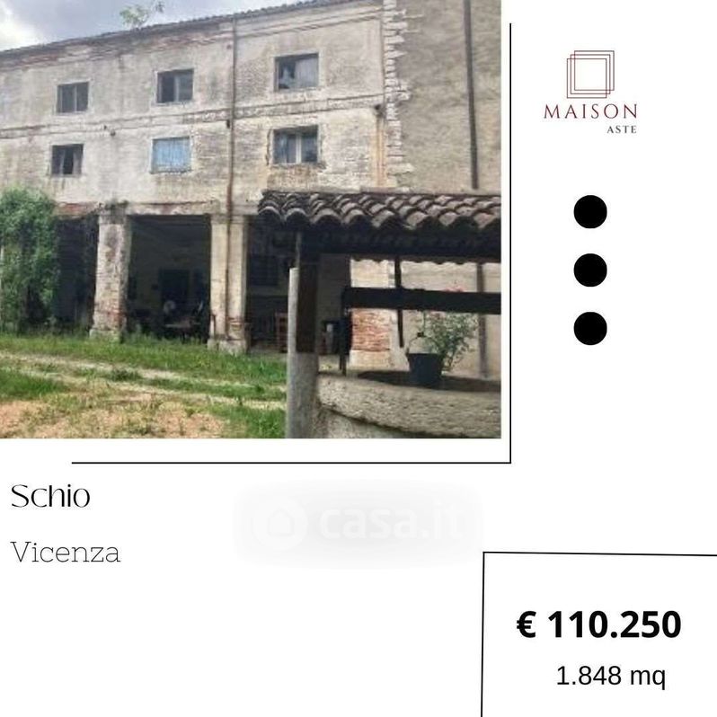 Palazzo in Vendita in Via Cà Trenta 39 a Schio