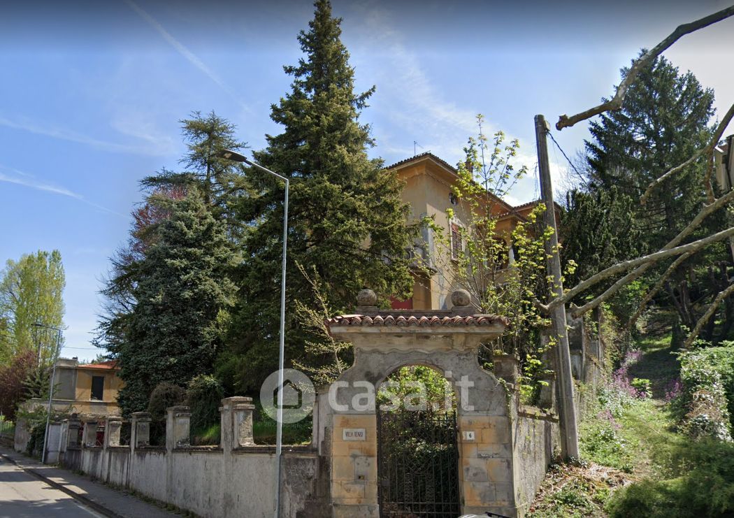 Villa in Vendita in Viale Guglielmo Marconi a Salsomaggiore Terme