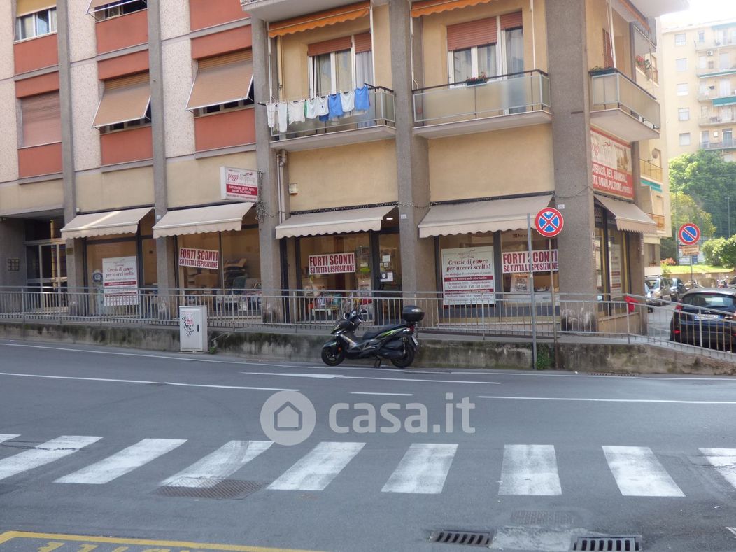 Negozio/Locale commerciale in Vendita in Via Borzoli 29 a Genova