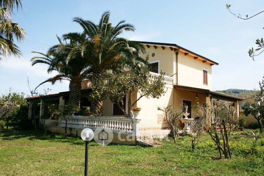 Villa in Vendita in Contrada calzata a Campofelice di Roccella
