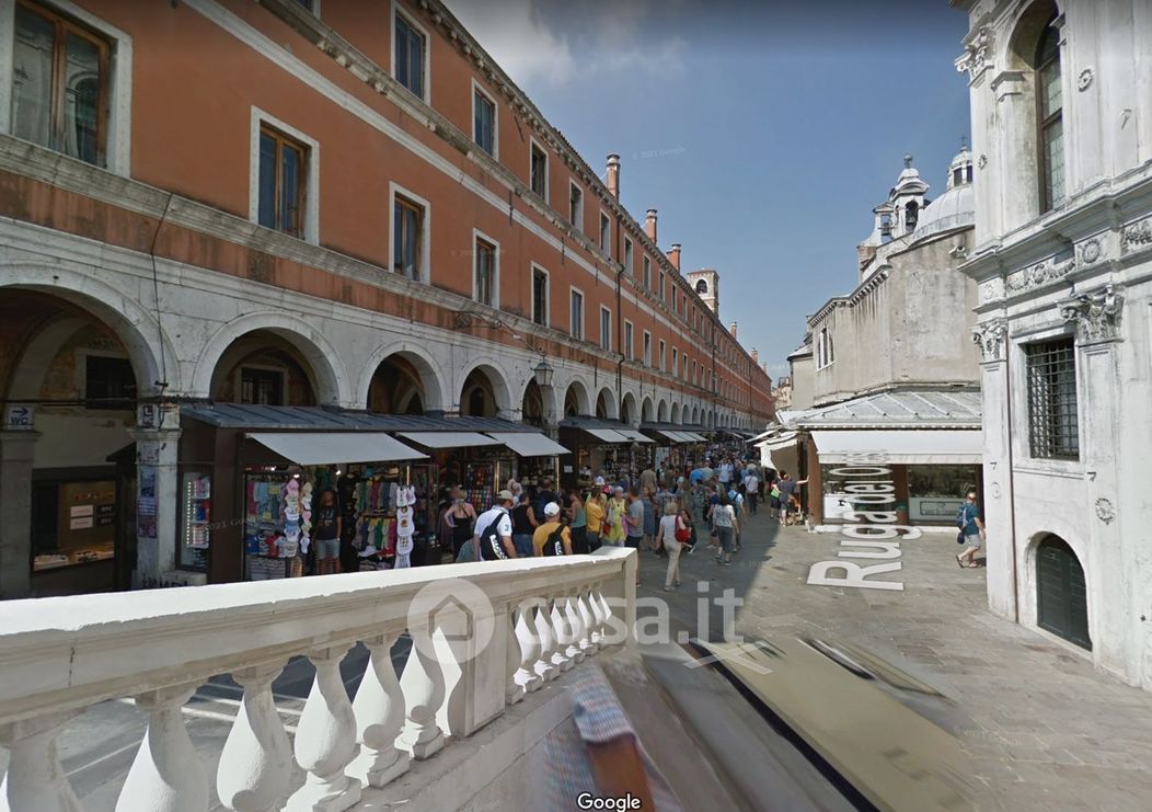 Negozio/Locale commerciale in Vendita in Ponte di Rialto a Venezia