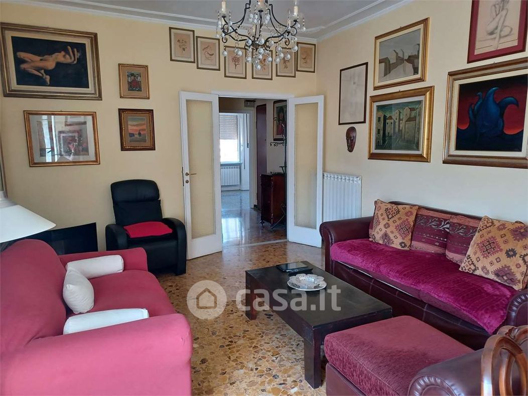 Appartamento in Vendita in Via Roma a Carrara