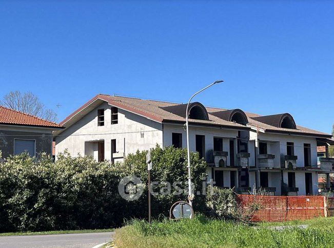 Stabile / Palazzo in Vendita in Via Padana Superiore 37 a Inzago