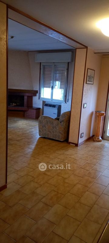 Casa Bi/Trifamiliare in Vendita in Via Roma a Medesano