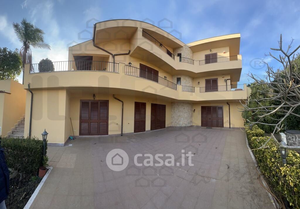 Villa in Vendita in Via Consolare Pompea a Messina