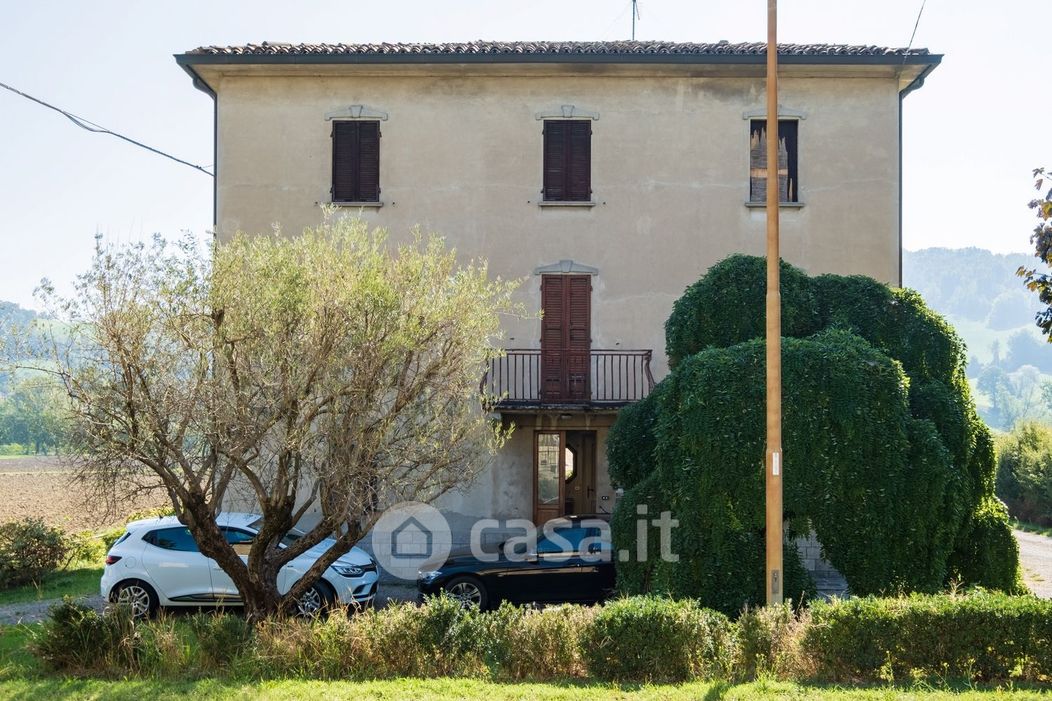 Casa indipendente in Vendita in Via per Neviano a Traversetolo