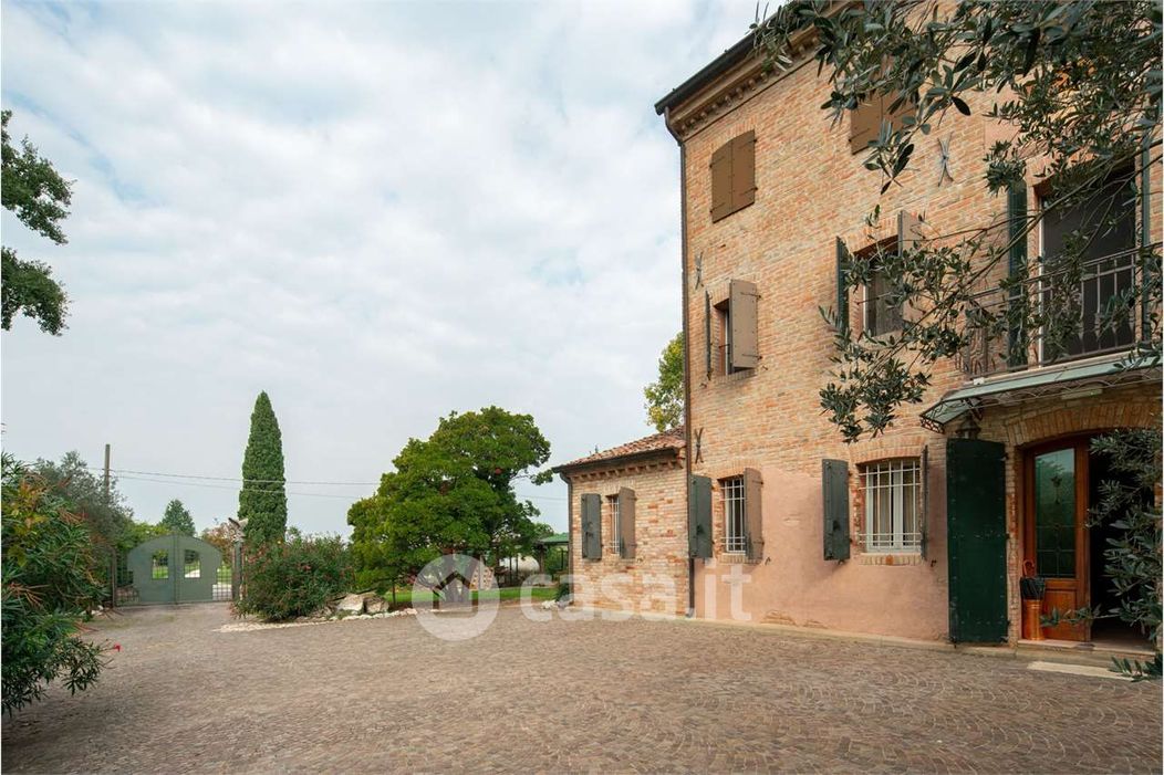 Villa in Vendita in Stradone R. Franchetti a Caorle