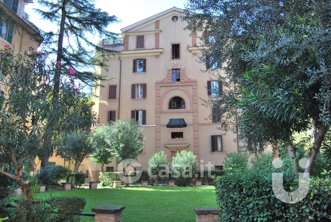 Appartamento in Vendita in Piazza Epiro a Roma