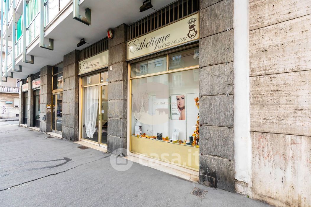 Negozio/Locale commerciale in Vendita in Via Conte di Roccavione 57 -49 a Torino