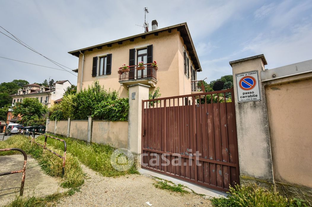 Casa Bi/Trifamiliare in Vendita in Via Calatafimi 7 a Torino