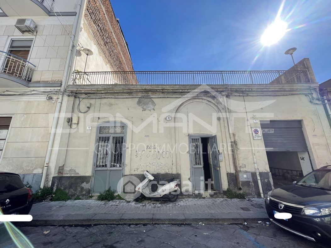 Casa indipendente in Vendita in Piazza Corsica a Catania