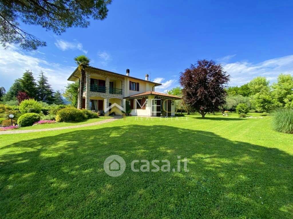 Villa in Vendita in Via Roseti a San Felice del Benaco