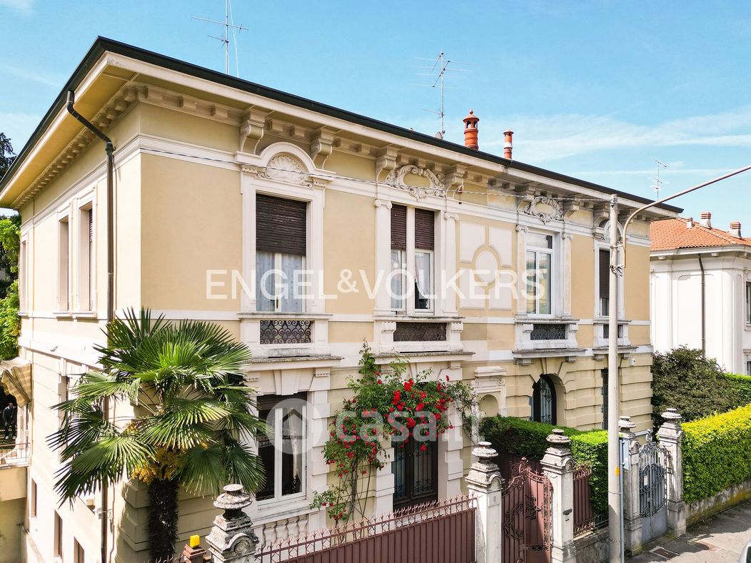 Casa Bi/Trifamiliare in Vendita in Monte Nero a Brescia