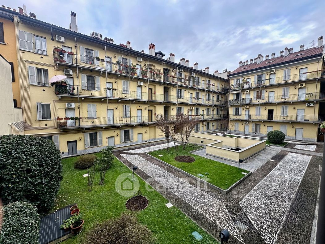 Appartamento in Vendita in Via Lodovico Il Moro 137 a Milano