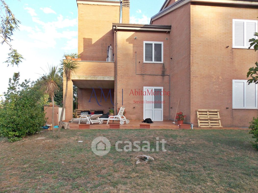 Villa in Vendita in Contrada Campiglione 44 a Fermo