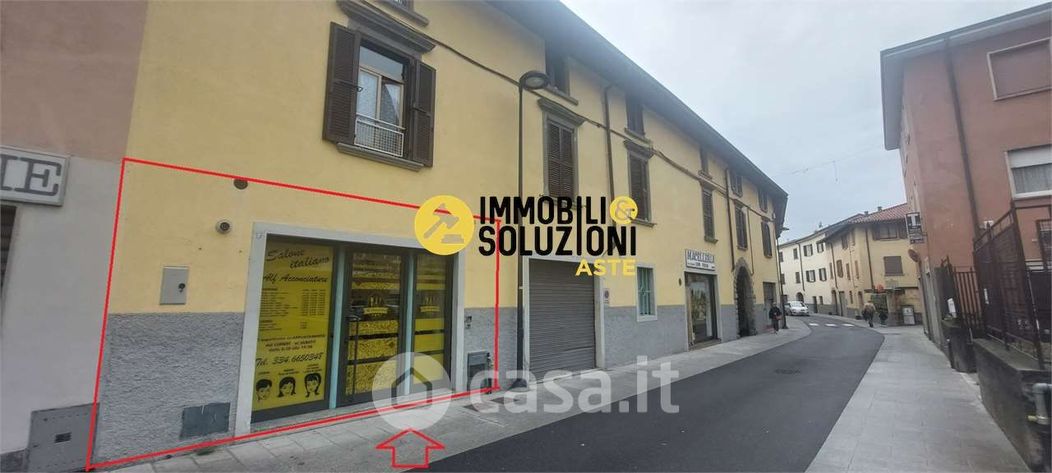 Negozio/Locale commerciale in Vendita in Via Ronchetti a Nembro