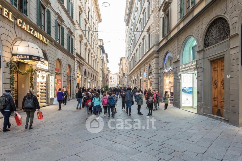 Negozio/Locale commerciale in Affitto in Via dei Calzaiuoli a Firenze