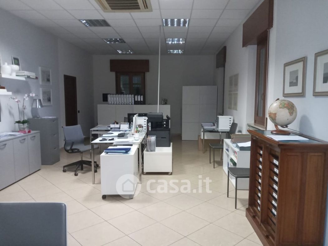 Ufficio in Affitto in Via Ambaraga a Brescia