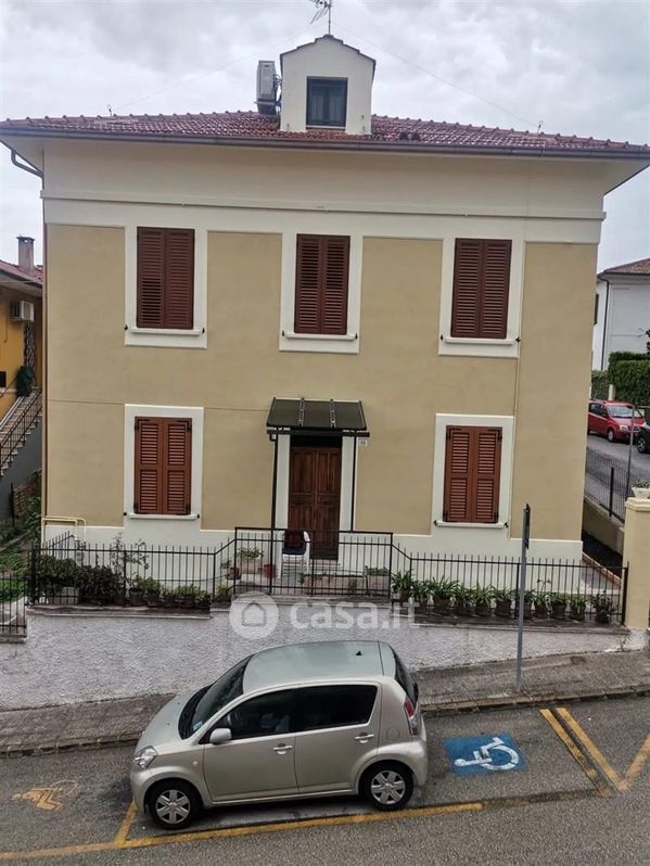 Casa indipendente in Vendita in Via Chiaravalle a Ancona