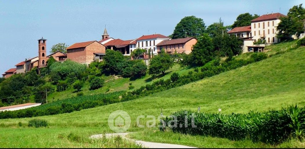 Villa in Vendita in Frazione Vaglierano a Asti