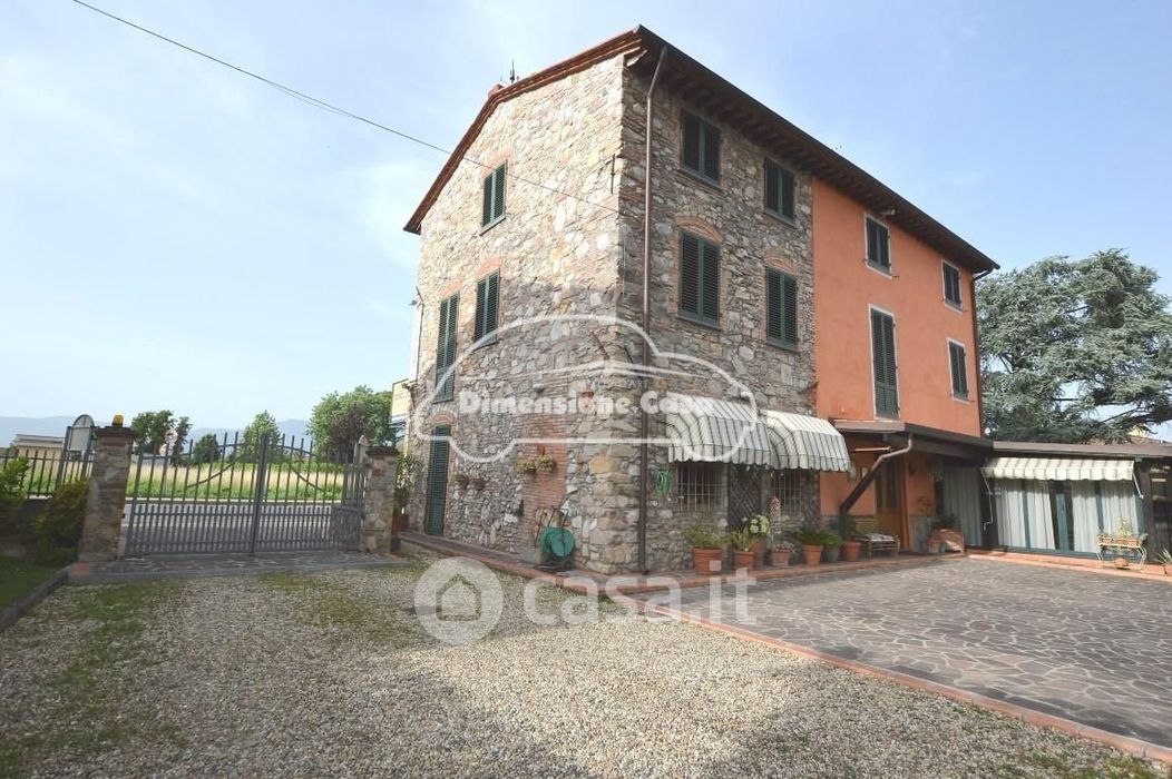 Villa in Vendita in Via Romana 119 a Lucca