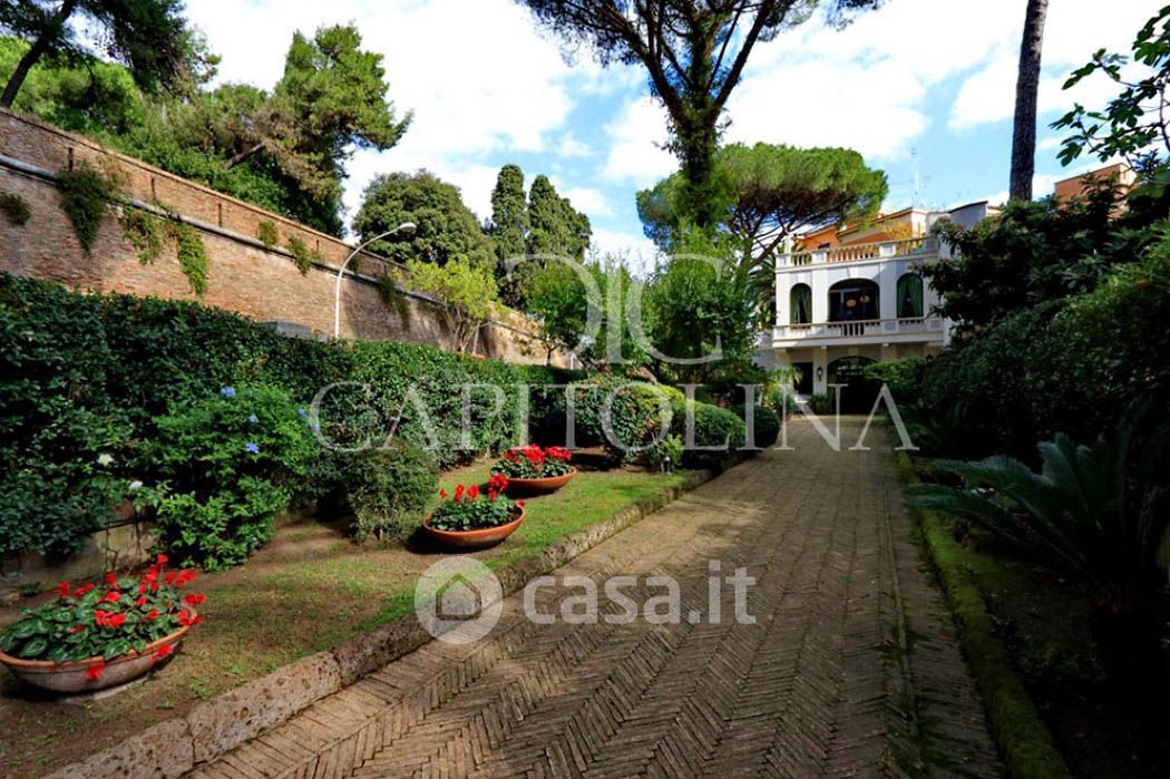 Villa in Vendita in Largo Giovanni Berchet a Roma