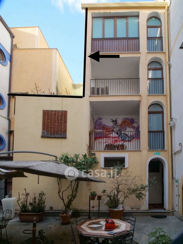 Appartamento in Vendita in Vicolo San Carlo a Palermo
