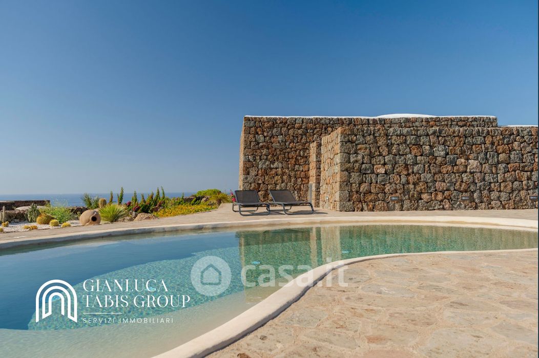 Villa in Vendita in Discesa Sant'Anna a Pantelleria