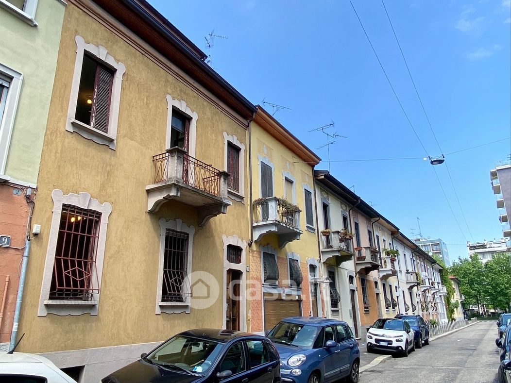 Appartamento in Vendita in Via Luigi Calamatta 11 a Milano