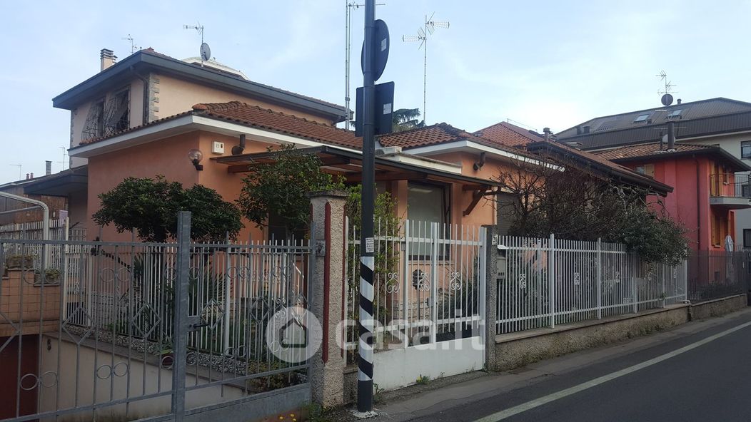 Villa in Vendita in Via Fratelli Leonardo Ed Ernesto Bazzaro 20 a Milano