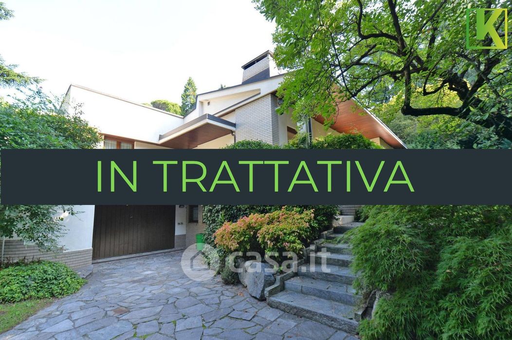 Villa in Vendita in Via dei Campigli 108 a Varese