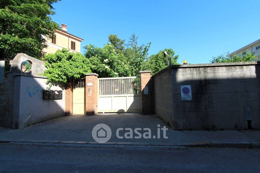 Garage/Posto auto in Affitto in Via Pasquale Besenghi 25 a Trieste