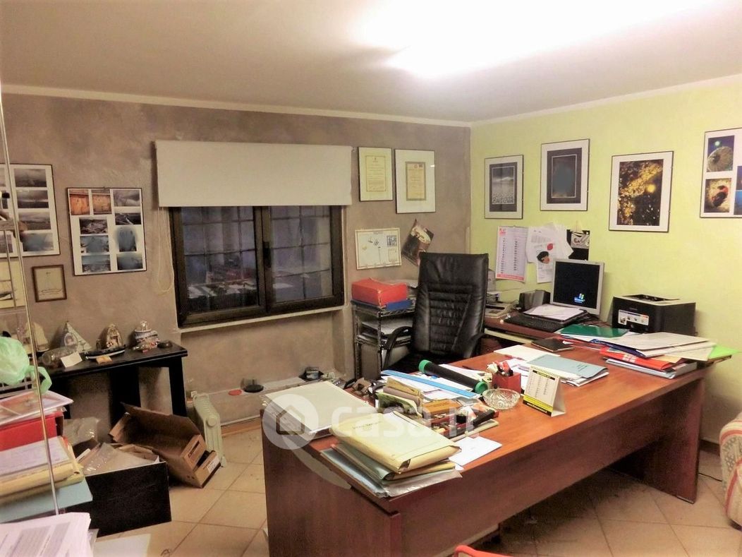 Ufficio in Vendita in Via Anguillara a Lucca