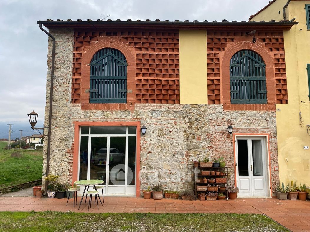 Palazzo in Vendita in a Lucca